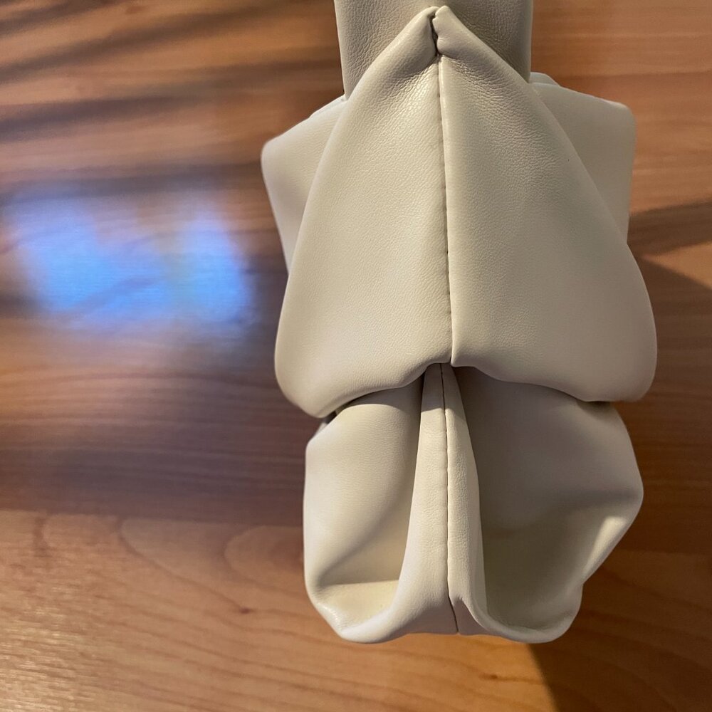 STREET LEVEL handbag! So Soft Vegan Leather Cream Knot Bag. RARE Shoulder Purse! - Picture 15 of 16